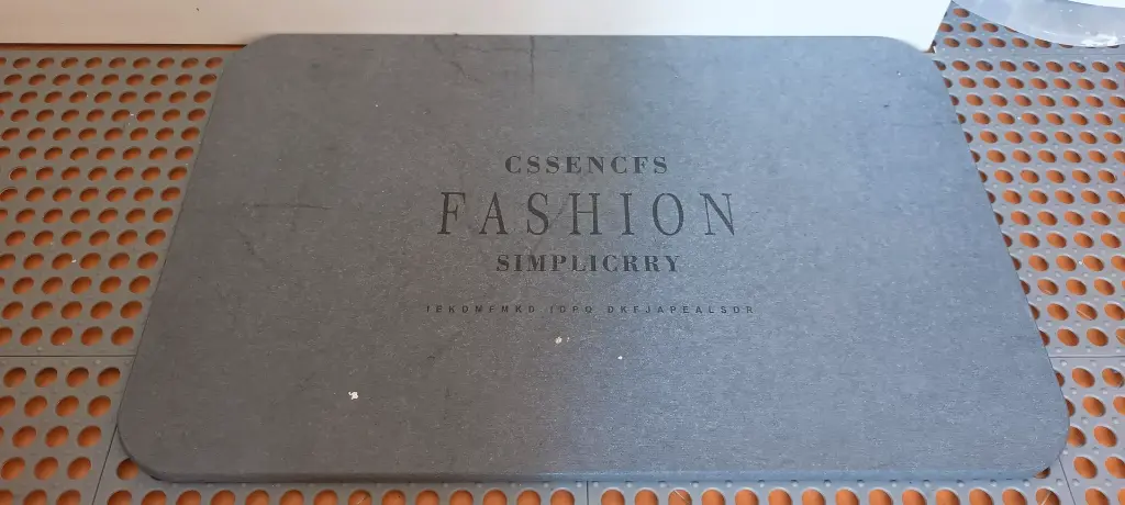 19.Da tham nuoc o chan buong tam.webp